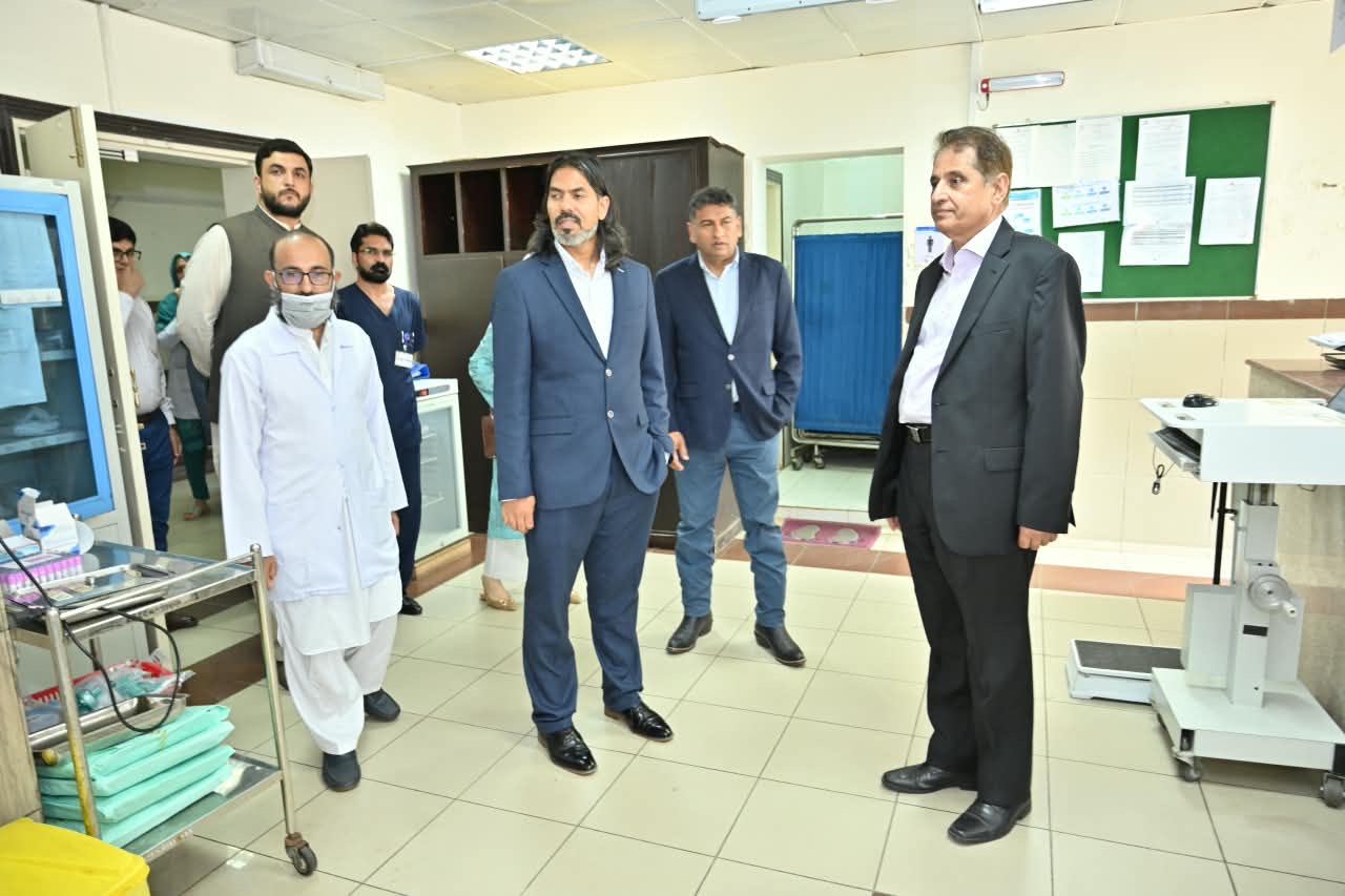 The joint delegation touring a PIC clinical department